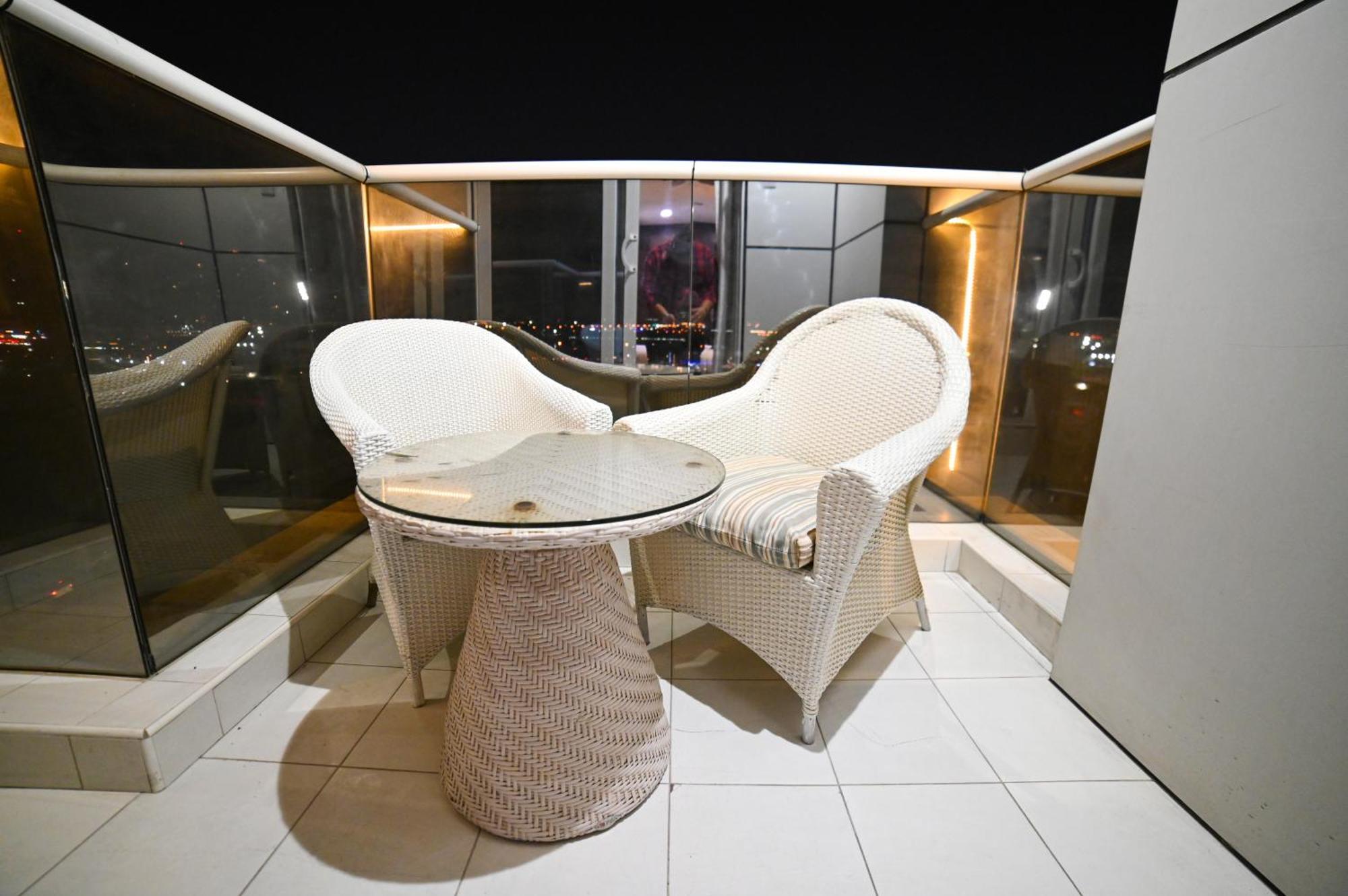 Seven Seas Hotel Dubai Exterior foto